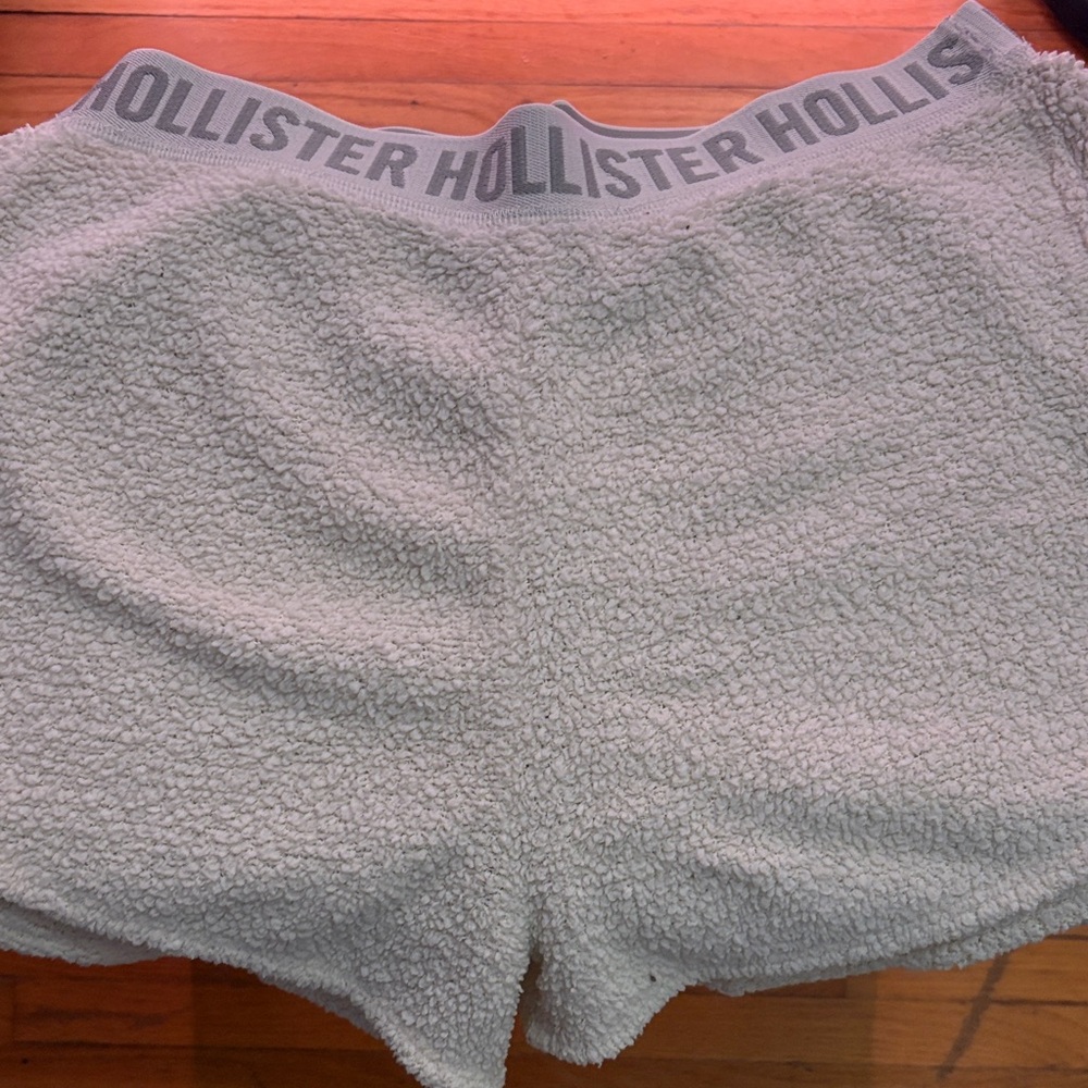 Hollister sleep shorts, white, Sherpa textured, with band,